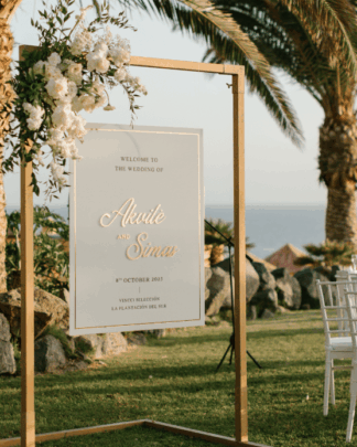 Cartel de bienvenida metacrilato dorada